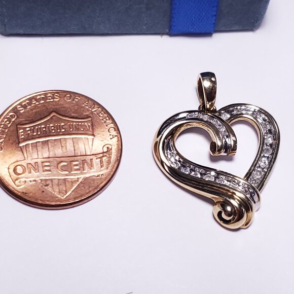 Estate .25ctw Natural Rd/Bag Diamond Polished 10Kt YG Open Folds Heart Pend22718 - Picture 4 of 6
